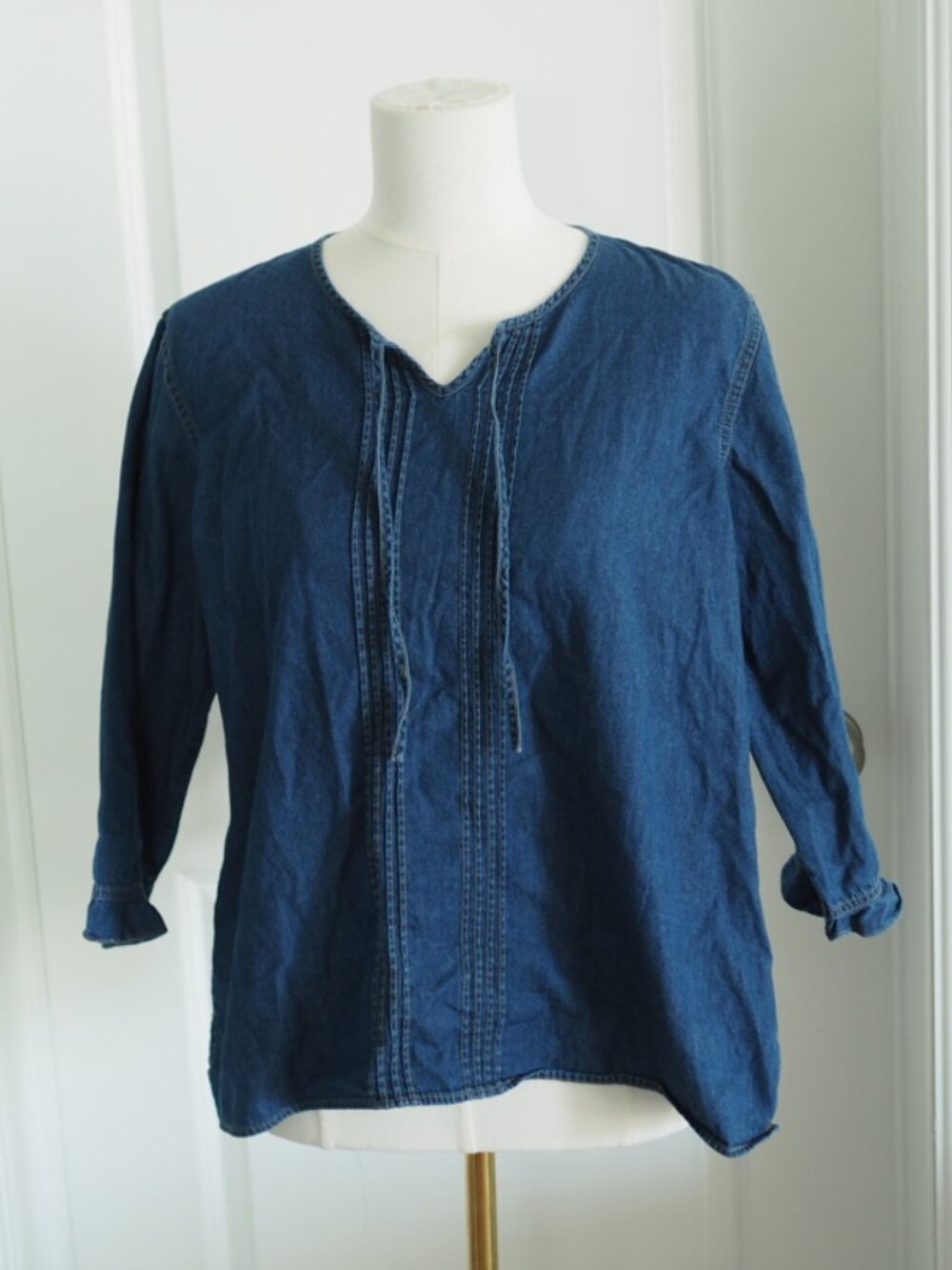 Liz Claiborne LizWear Jeans Denim Blue Pintuck Tie Neck Peasant Blouse Top L